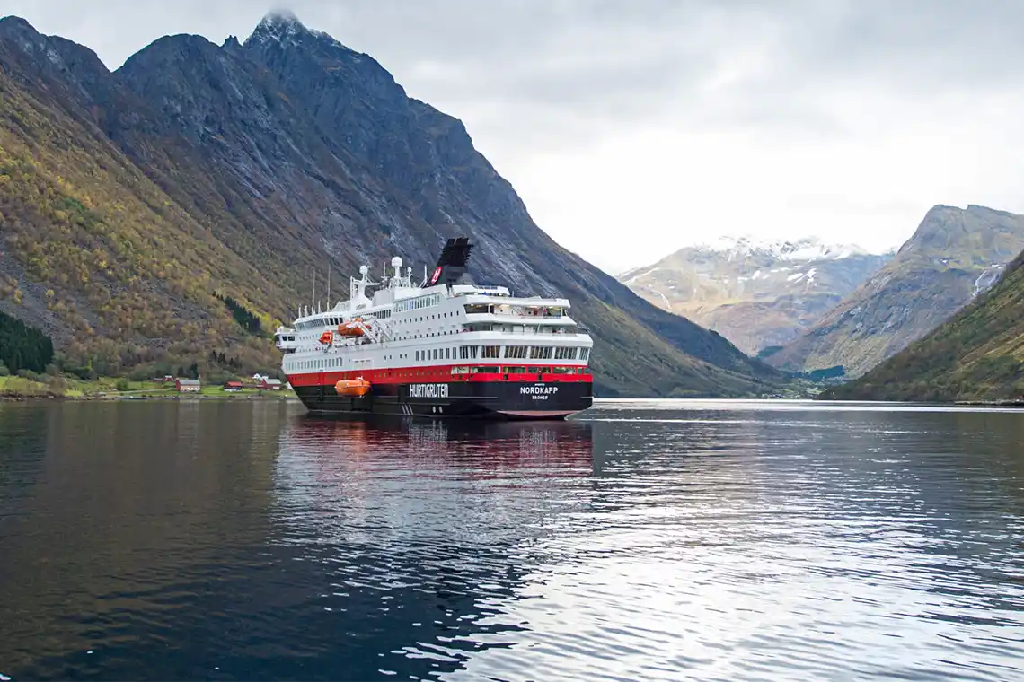 ms-nordkapp-sailing