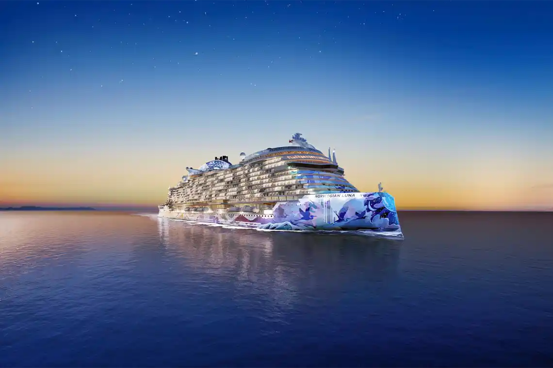 norwegian-luna-sailing