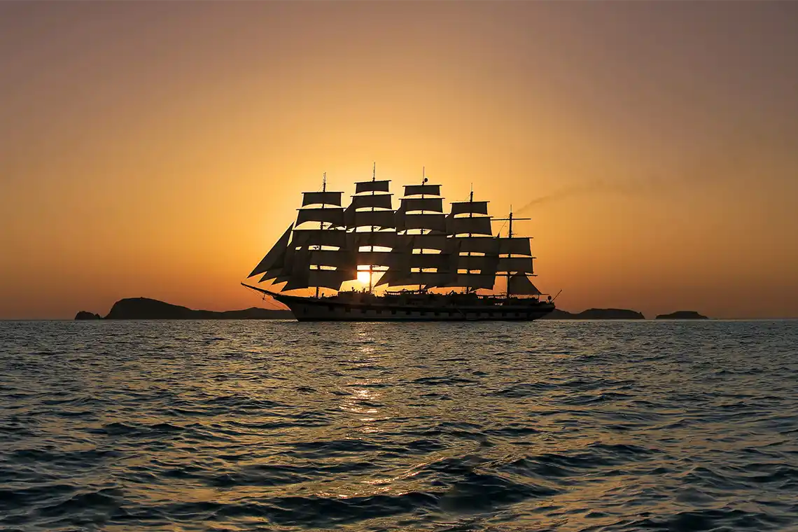 royal-clipper-sailing
