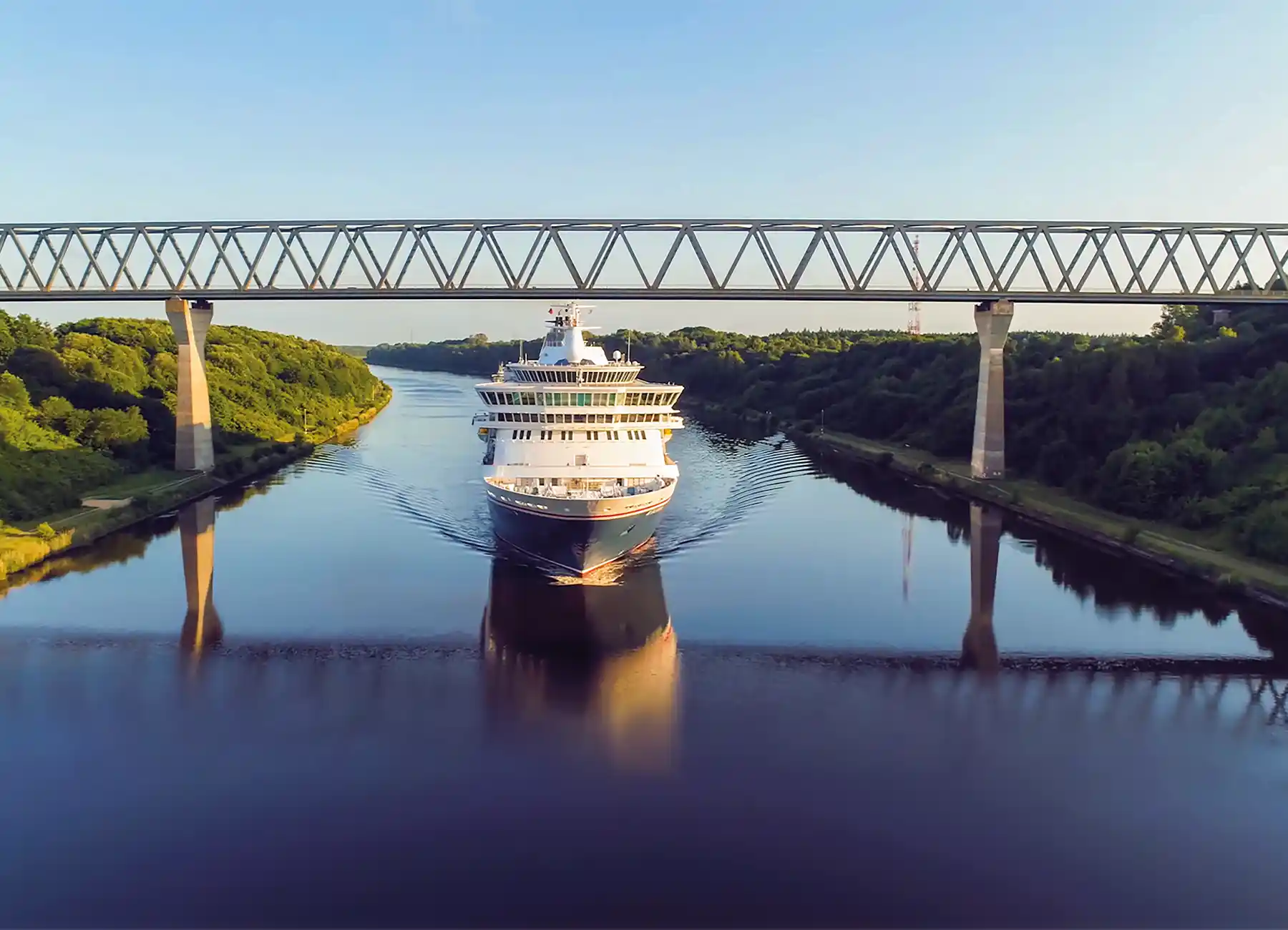 Balmoral-cruising-the-Kiel-Canal